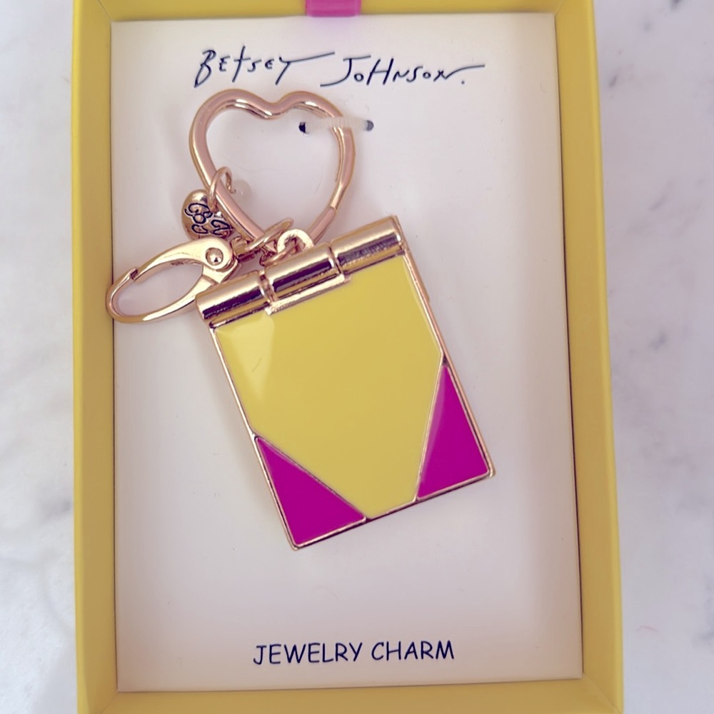 New Betsey Johnson Vibrant Crayon Box keychain - Picture 9 of 12